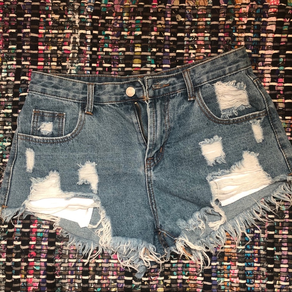SHEIN Destroyed high wasted shorts - Picture 1 of 7